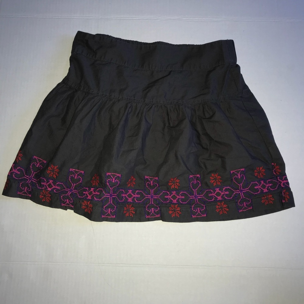 Cute Gray Skirt Lined with Flowers